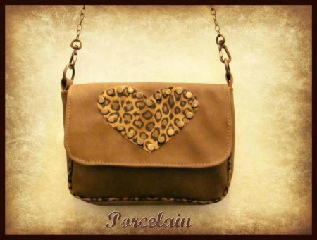 Art 1031 cartera love $200 Suela y Animal Print